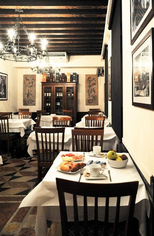 Imagen del bar/restaurante del Hotel Graspo De Ua. Foto 4
