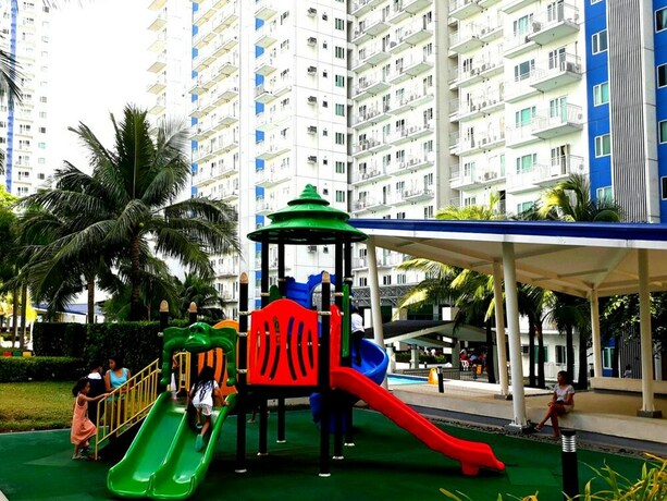 Imagen de los exteriores del Hotel Grass Residence SM North MRT NLEX QC. Foto 26