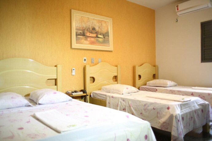 Imagen de la habitación del Hotel Gra&uacute;nas. Foto 16