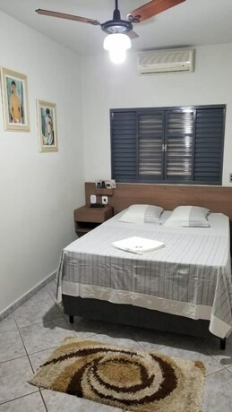 Imagen de la habitación del Hotel Gra&uacute;nas. Foto 17
