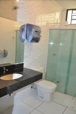 Imagen de la habitación del Hotel Gra&uacute;nas. Foto 25