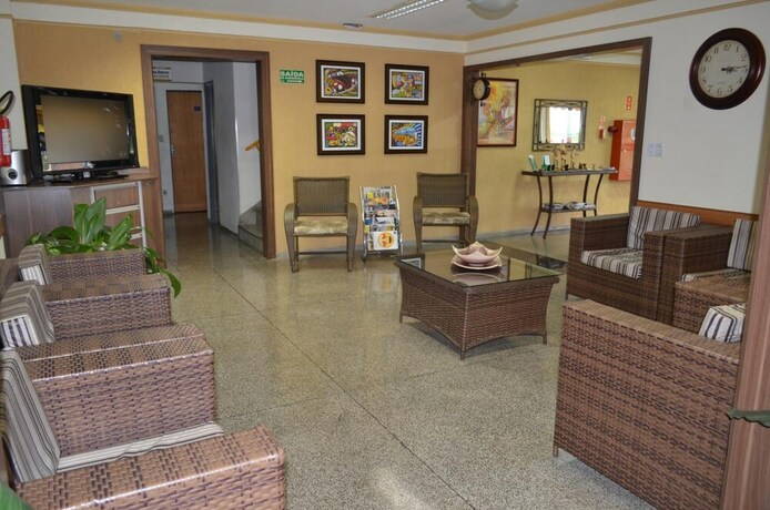 Imagen de los interiores del Hotel Gra&uacute;nas. Foto 26