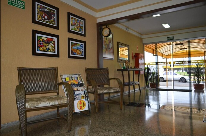 Imagen de los interiores del Hotel Gra&uacute;nas. Foto 28