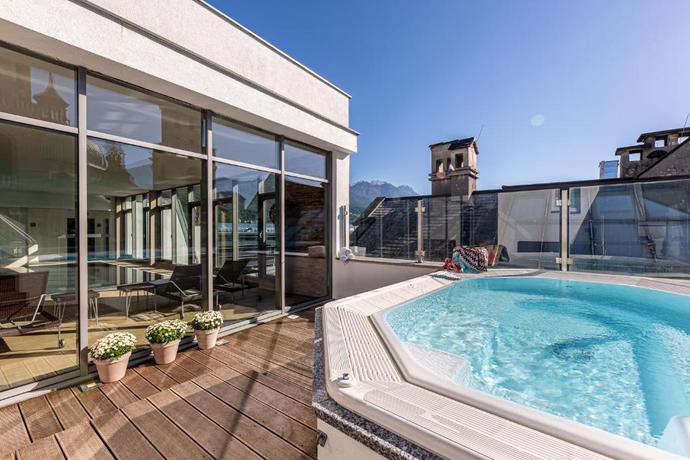 Imagen de la piscina del Hotel Grauer B&auml;r. Foto 12