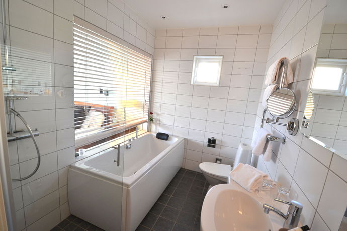 Imagen de la piscina del Hotel Gr&auml;ns&ouml; Slott and Spa. Foto 14