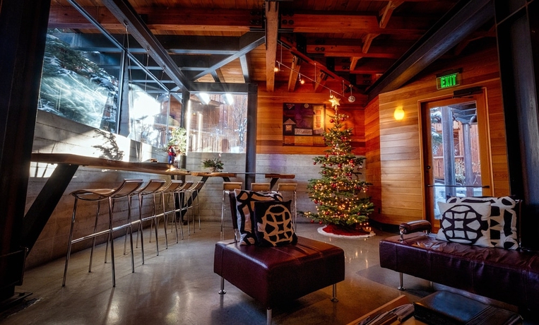 Imagen del bar/restaurante del Hotel Gravity Haus Truckee-tahoe. Foto 3
