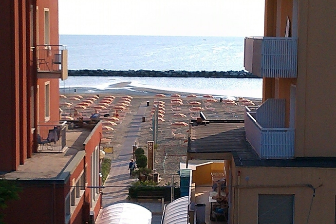 Imagen de los exteriores del Hotel Grazia, Viserba. Foto 9