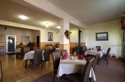 Imagen del bar/restaurante del Hotel Grbalj. Foto 5