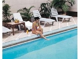 Imagen de la piscina del Hotel Great Eastern Quezon City. Foto 13