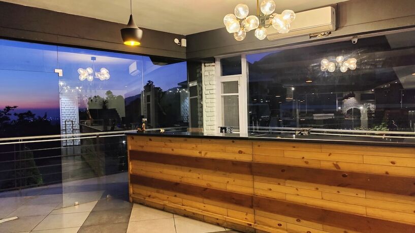 Imagen del bar/restaurante del Hotel Great Empire. Foto 12