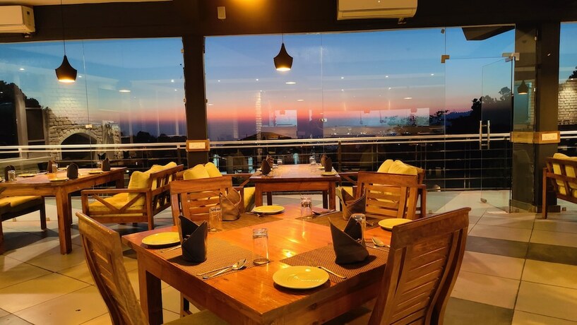 Imagen del bar/restaurante del Hotel Great Empire. Foto 14