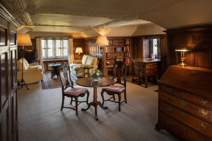 Imagen de los interiores del Hotel Great Fosters - A Small Luxury. Foto 11