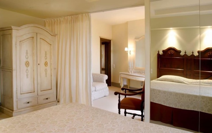 Imagen de la habitación del Hotel Great Greece Le Convivial Suites. Foto 3