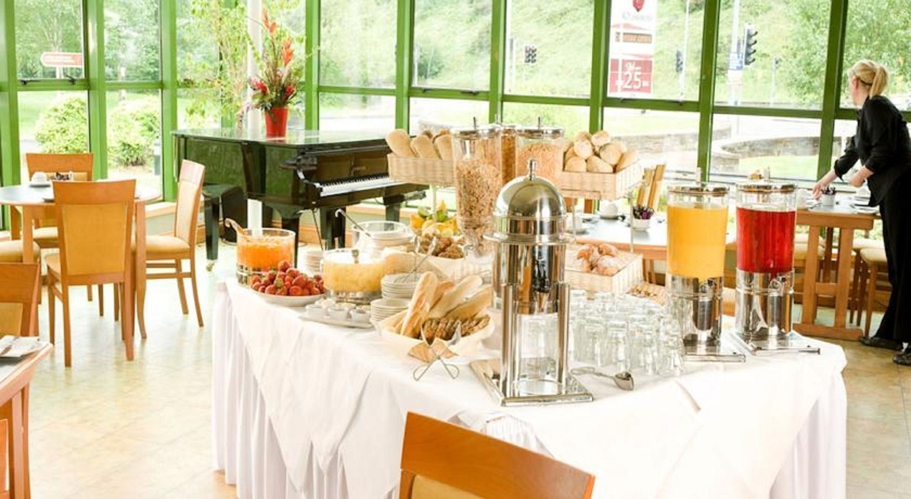 Imagen del bar/restaurante del Hotel Great National Commons Inn. Foto 2