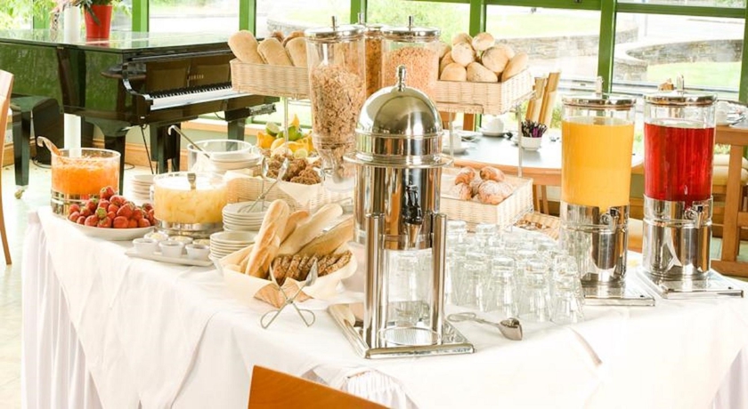 Imagen del bar/restaurante del Hotel Great National Commons Inn. Foto 5