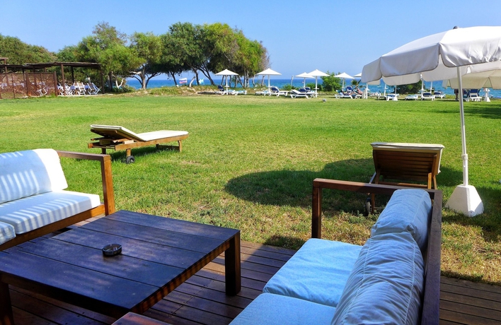 Imagen de los exteriores del Hotel Grecian Bay. Foto 6