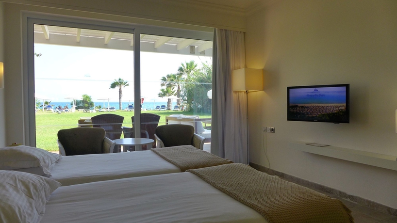 Imagen de la habitación del Hotel Grecian Bay. Foto 4