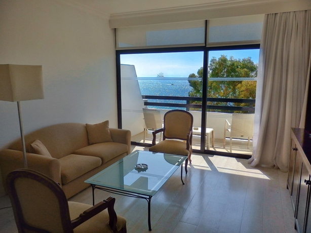 Imagen de los interiores del Hotel Grecian Bay. Foto 12