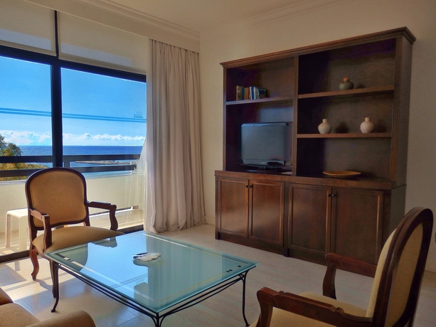 Imagen de los interiores del Hotel Grecian Bay. Foto 13