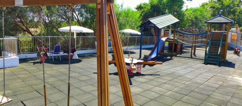 Imagen de los exteriores del Hotel Grecian Park. Foto 6