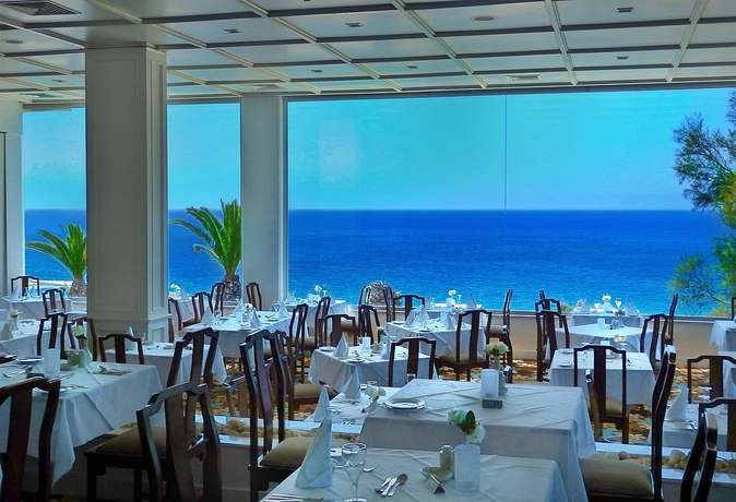 Imagen del bar/restaurante del Hotel Grecian Sands. Foto 4