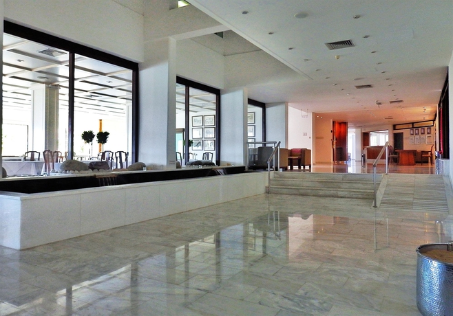 Imagen de los interiores del Hotel Grecian Sands. Foto 12