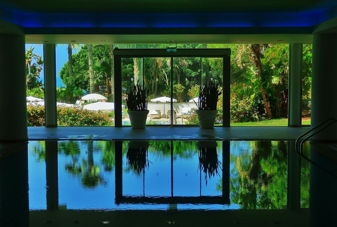Imagen de la piscina del Hotel Grecian Sands. Foto 15
