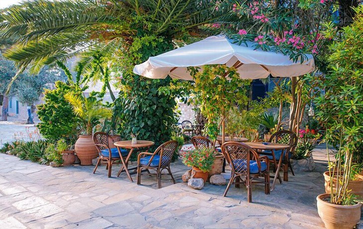 Imagen de los exteriores del Hotel Greco, Hydra. Foto 12