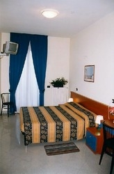 Imagen de la habitación del Hotel Greco, Mil&aacute;n. Foto 2