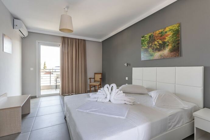 Imagen de la habitación del Hotel GrecoInn Atrium. Foto 11