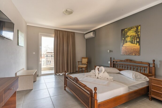 Imagen de la habitación del Hotel GrecoInn Atrium. Foto 15