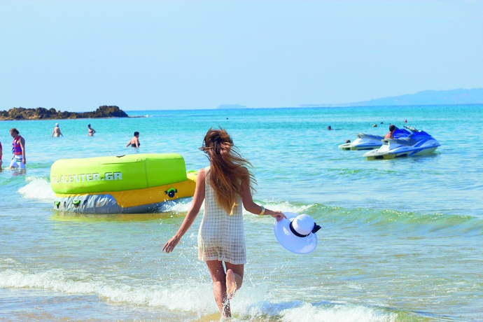 Imagen de los exteriores del Hotel Grecotel La Riviera and Aqua Park. Foto 5