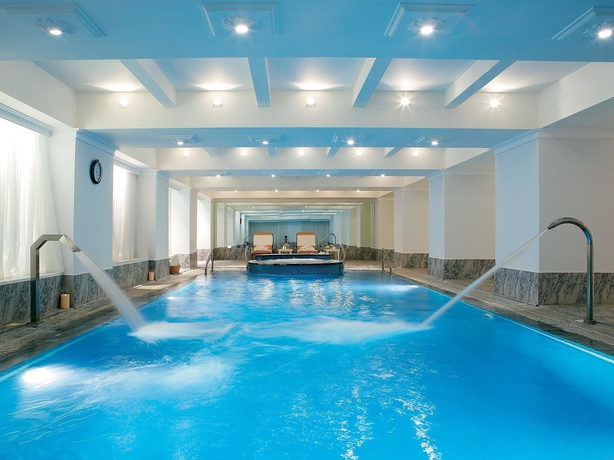 Imagen de la piscina del Hotel Grecotel Larissa Imperial. Foto 16