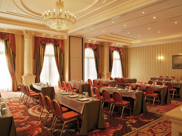 Imagen de los interiores del Hotel Grecotel Larissa Imperial. Foto 14