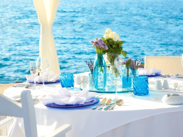 Imagen del bar/restaurante del Hotel Grecotel Lux Me White Palace. Foto 2