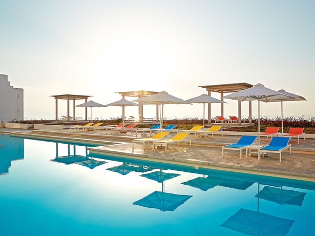 Imagen de la piscina del Hotel Grecotel Lux Me White Palace. Foto 16