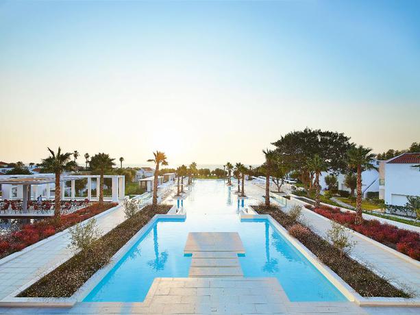 Imagen de la piscina del Hotel Grecotel Luxme Dama Dama. Foto 21