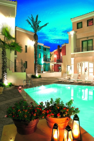 Imagen de la piscina del Hotel Grecotel Plaza Beach House. Foto 9