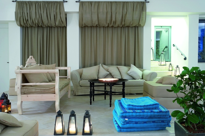 Imagen de los interiores del Hotel Grecotel Plaza Beach House. Foto 5