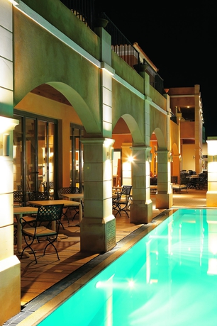 Imagen de la piscina del Hotel Grecotel Plaza Beach House. Foto 11