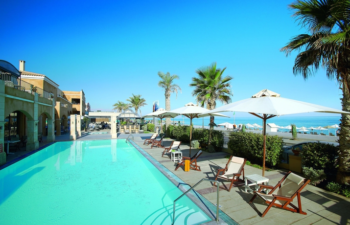 Imagen de la piscina del Hotel Grecotel Plaza Beach House. Foto 14