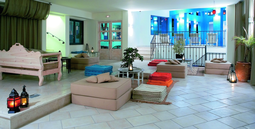 Imagen de los interiores del Hotel Grecotel Plaza Beach House. Foto 7