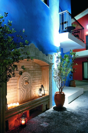 Imagen de los exteriores del Hotel Grecotel Plaza Beach House. Foto 4
