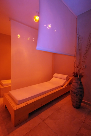 Imagen de la piscina del Hotel Greek Pride Cronwell Rahoni. Foto 8