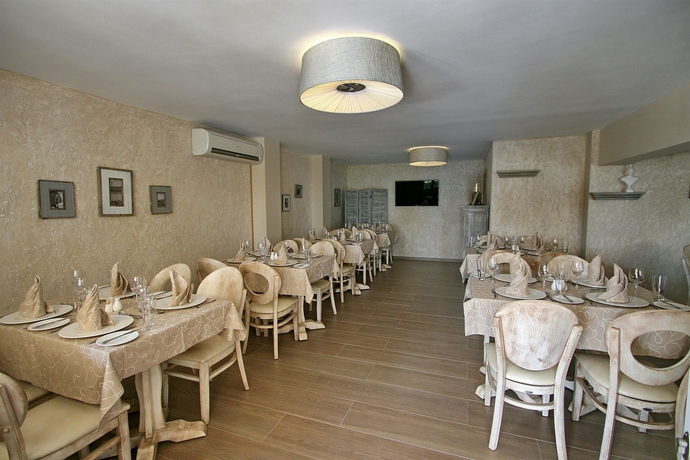 Imagen del bar/restaurante del Hotel Greek Pride Cronwell Rahoni. Foto 1
