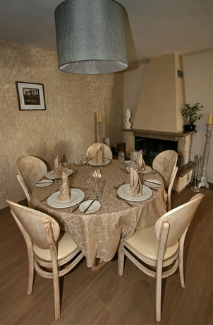 Imagen del bar/restaurante del Hotel Greek Pride Cronwell Rahoni. Foto 2