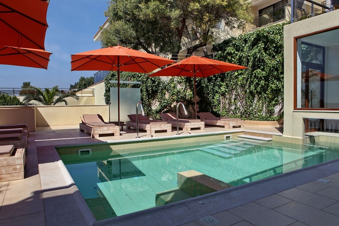 Imagen de la piscina del Hotel Greek Pride Cronwell Rahoni. Foto 12