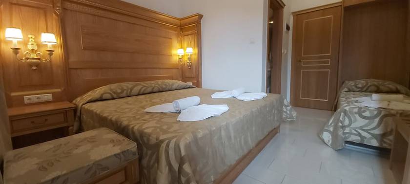 Imagen de la habitación del Hotel Greek Pride Seafront. Foto 7