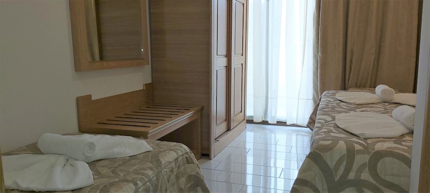Imagen de la habitación del Hotel Greek Pride Seafront. Foto 9