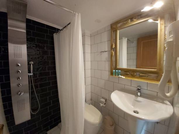 Imagen de la habitación del Hotel Greek Pride Seafront. Foto 10